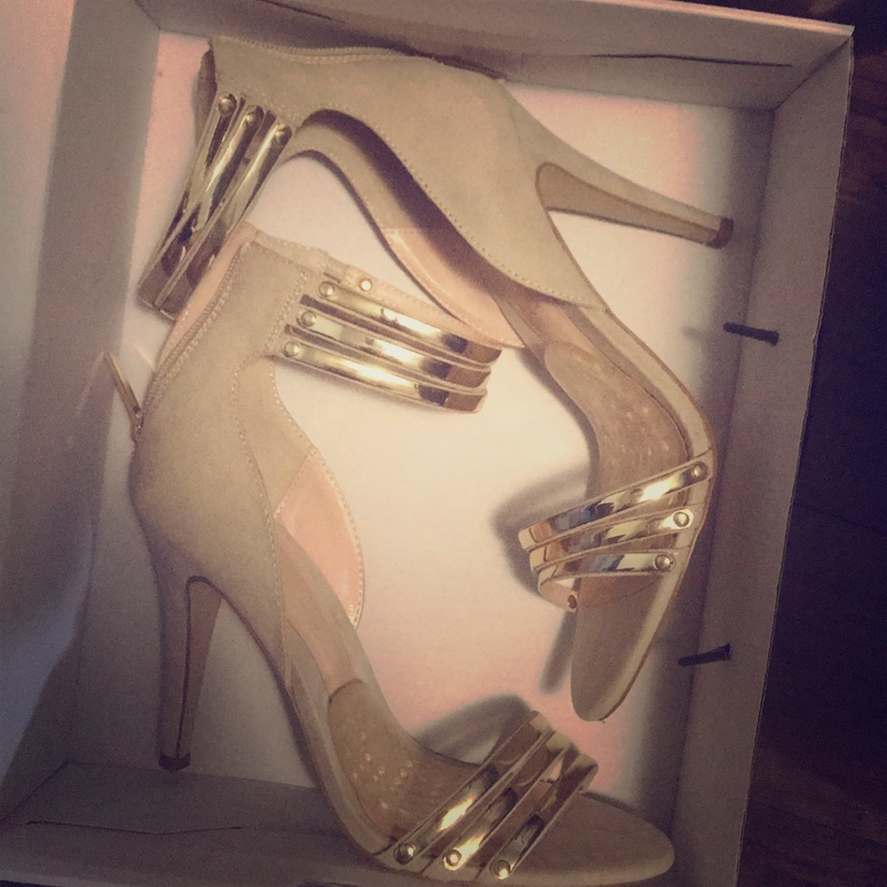 Aldo leinan heels with gold strap (never worn)
